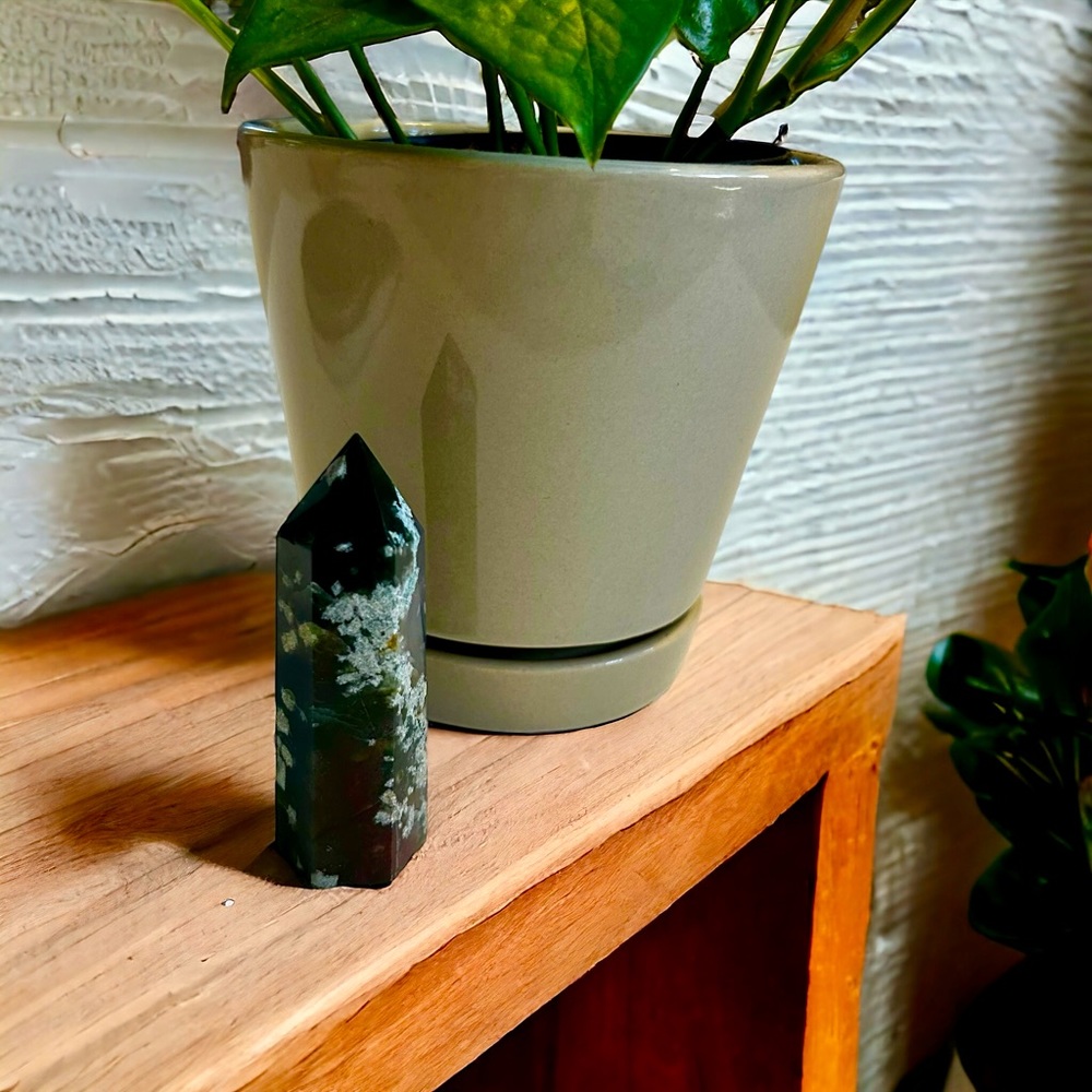 Natural Moss Agate Point-Tower